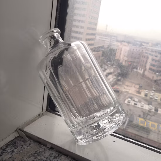 500ml 700ml em forma de polígono exclusivo transparente garrafa de vidro de espírito personalizado para uísque/uísque/tequlia/saquê
